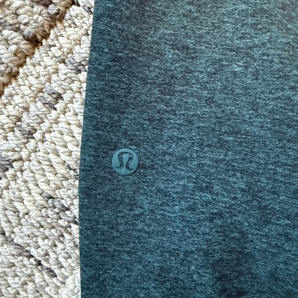 Lululemon - Picture 3 of 5